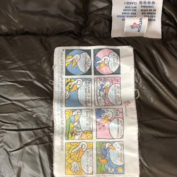 MONCLER Front Pocket Olive Green Puffer - Picture 7 of 8